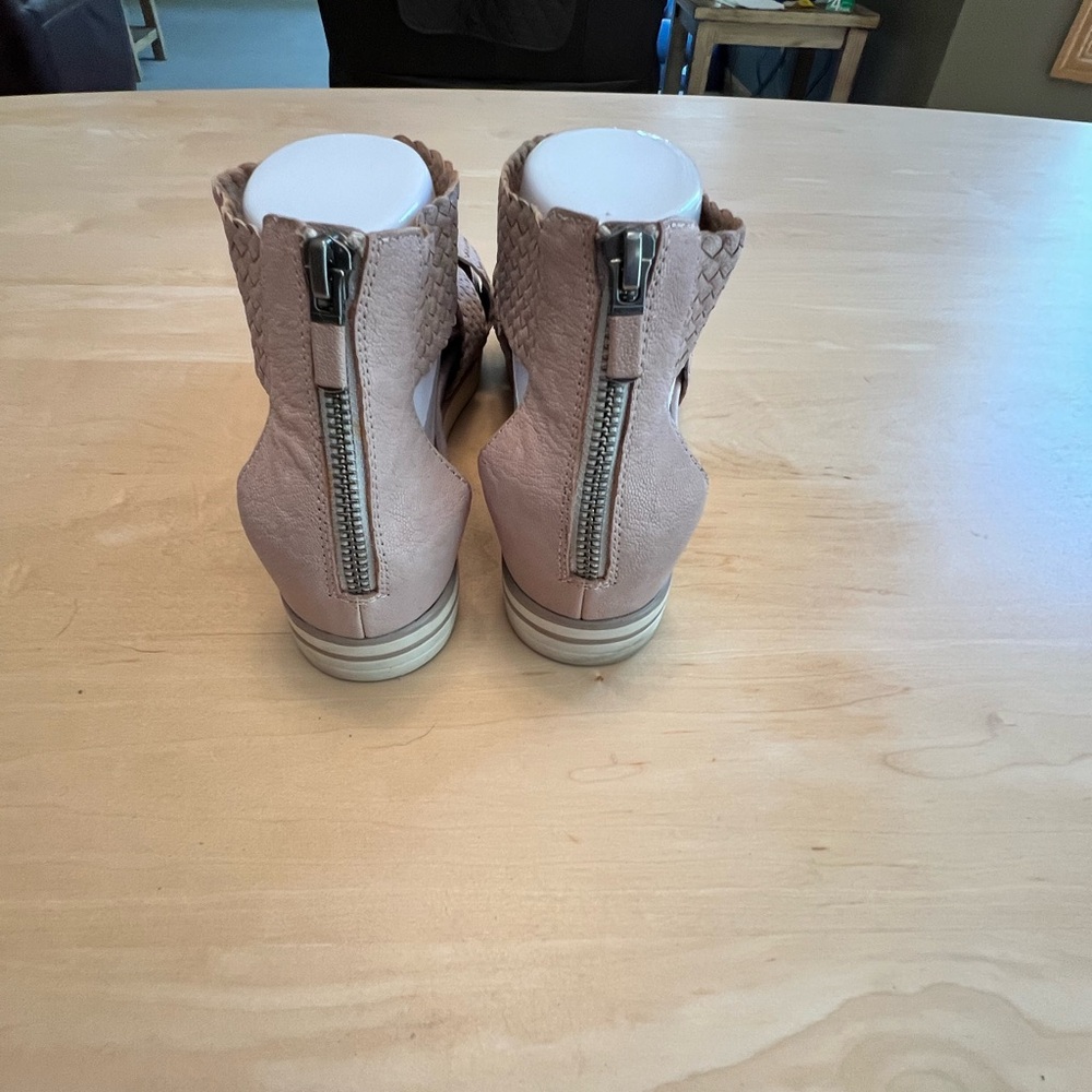 Eileen Fisher Women's Tan Woven Sandals - Picture 4 of 11